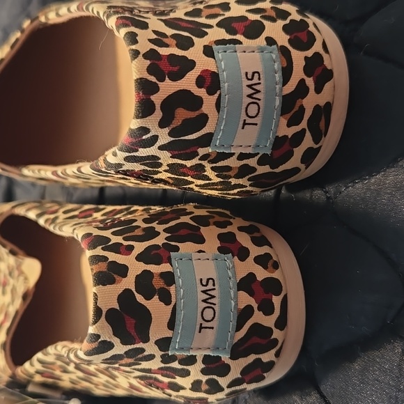TOMS Leopard Print Women's Shoes - Picture 3 of 4